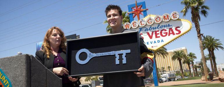 $2.4million Jeopardy! Winner James Holzhauer Teams Up with Mike Sexton for WSOP Run!