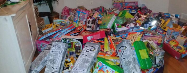 Poker Players Donate Toys for Kids Poker Players Donate Toys for Kids
