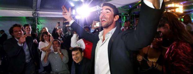 Phelps Co-hosts Charity Poker Game